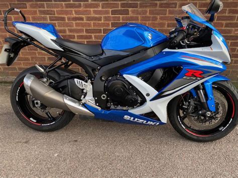 Also comes with Icon jacket (m) and gloves. . Gsxr 750 for sale